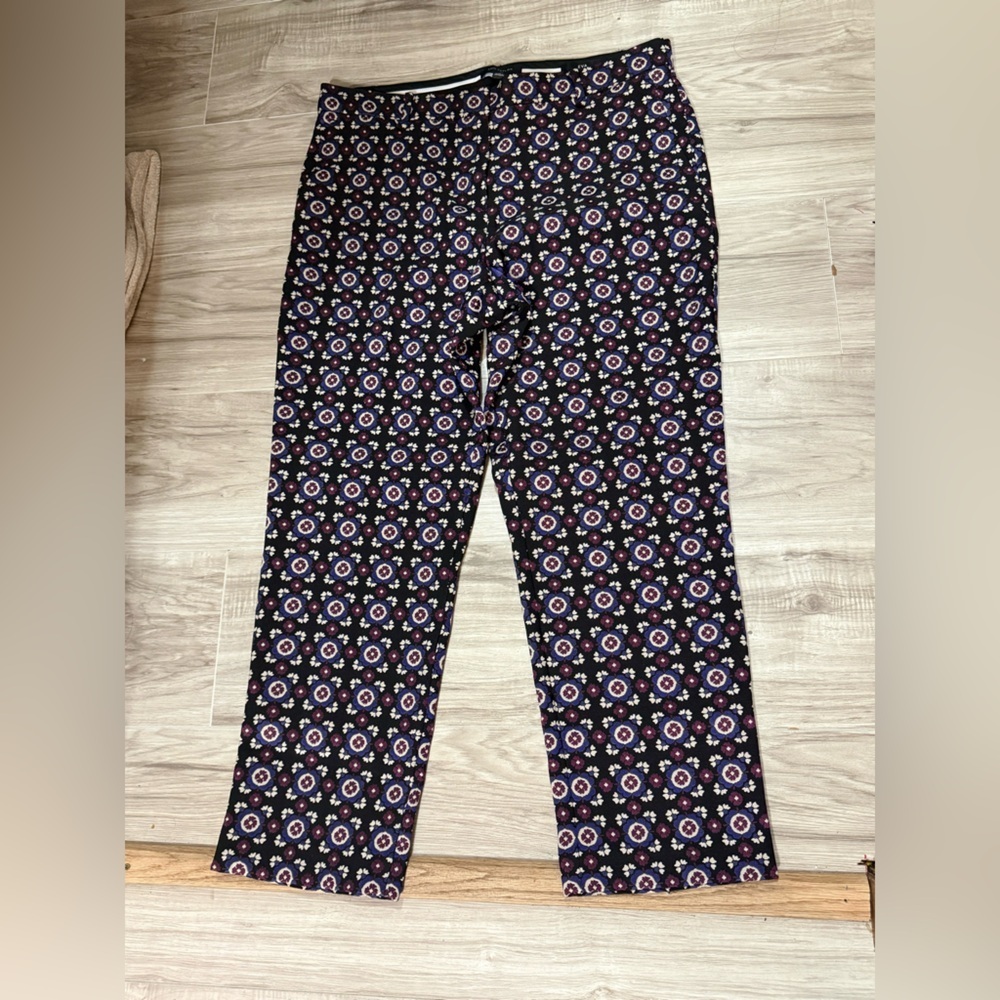 Ann Taylor women's trousers size 12 floral with black background